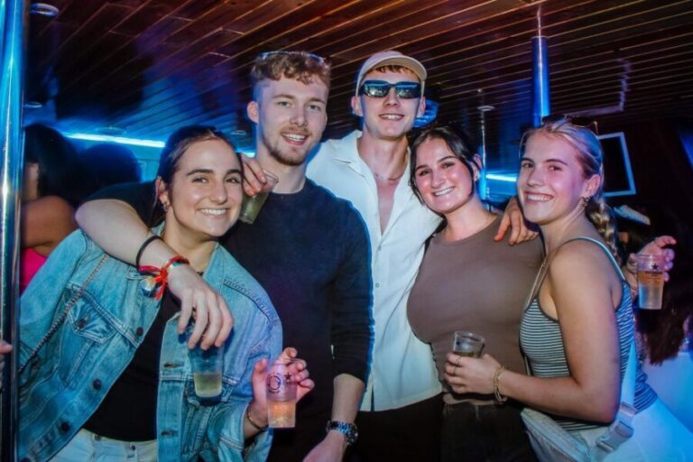 Lisbon: New Year's Eve with Live Dj Fireworks and Open Bar - Who Will Love This Experience?