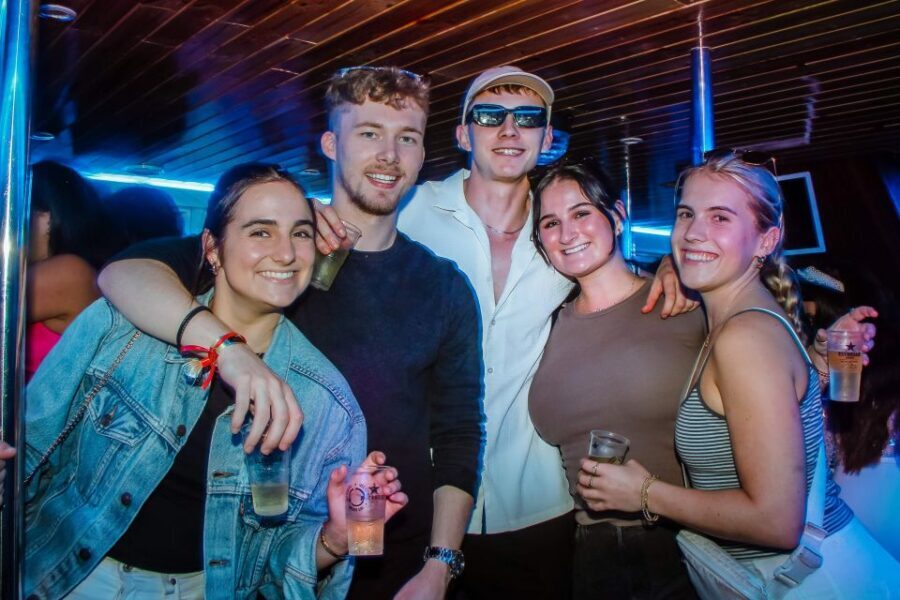 Lisbon: New Year's Eve with Live Dj Fireworks and Open Bar - Who Will Love This Experience?