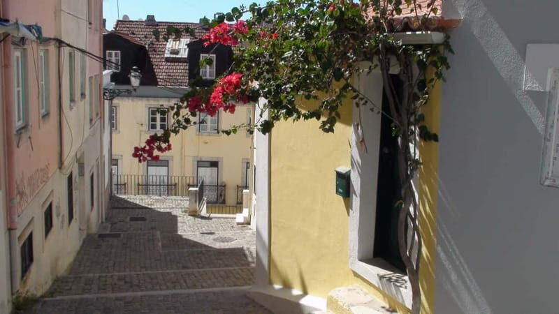Lisbon: Off the beaten path Downtown Walk with a Local - The Experience in Detail