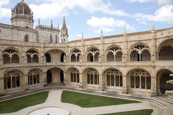 Lisbon Private ONE WAY transfer (IN or OUT) - Authentic Experience: What Travelers Say