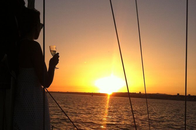 Lisbon Private Romantic 2h Cruise with sparkling wine-Day/Sunset - The Experience Overview