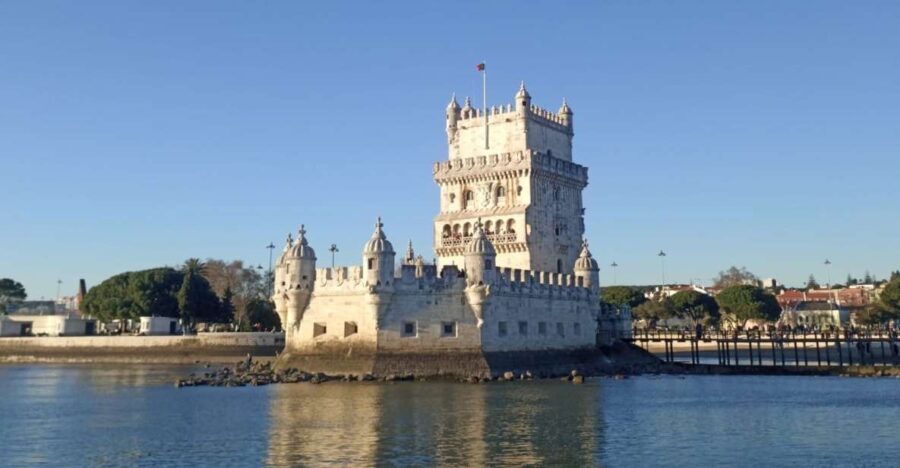 Lisbon: Private Sunset Sailboat Tour with Welcome Drink - A Closer Look at the Experience