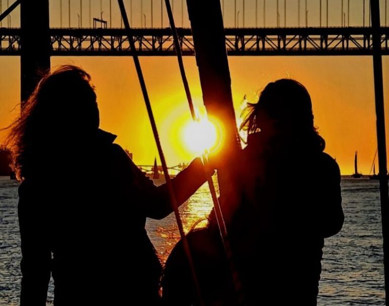 Lisbon: Scenic Day & Sunset Boat Tour with a Drink - Exploring Lisbon from the Water: What to Expect