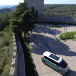 Lisbon: Sesimbra Stylish Electric ID.Buzz Tour with Lunch - Exploring Sesimbra on Foot