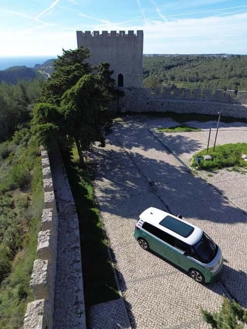 Lisbon: Sesimbra Stylish Electric ID.Buzz Tour with Lunch - Exploring Sesimbra on Foot