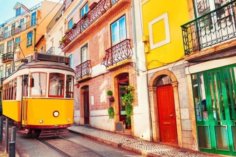 Lisbon: Tuk-Tuk Tour Historical Alfama old town private tour - Detailed Breakdown of the Itinerary