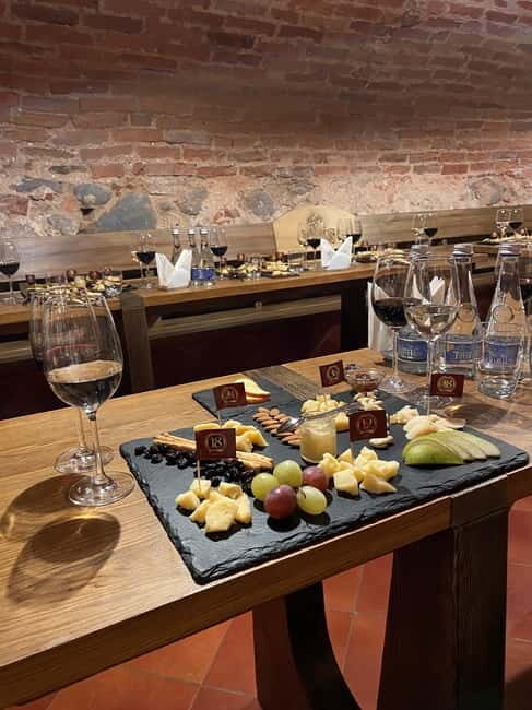Lithuanian Cheese Tasting & Guided Old Town Tour - Key Points