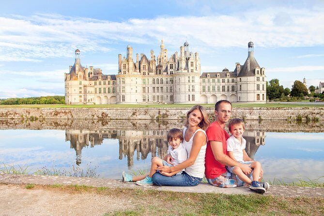 Loire Valley Castles Trip with Chenonceau and Chambord from Paris - The Guides and Audio Options