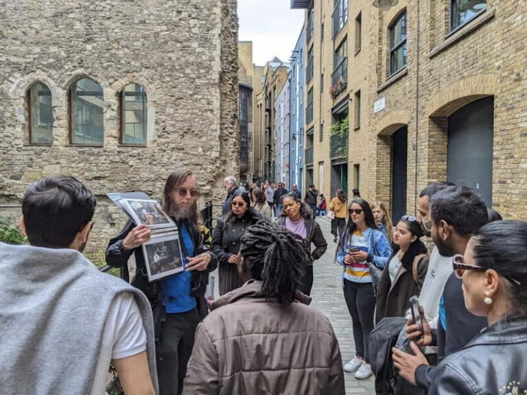 London Bridge Walking Tour: Homelessness Revisited - Key Stops and Their Significance
