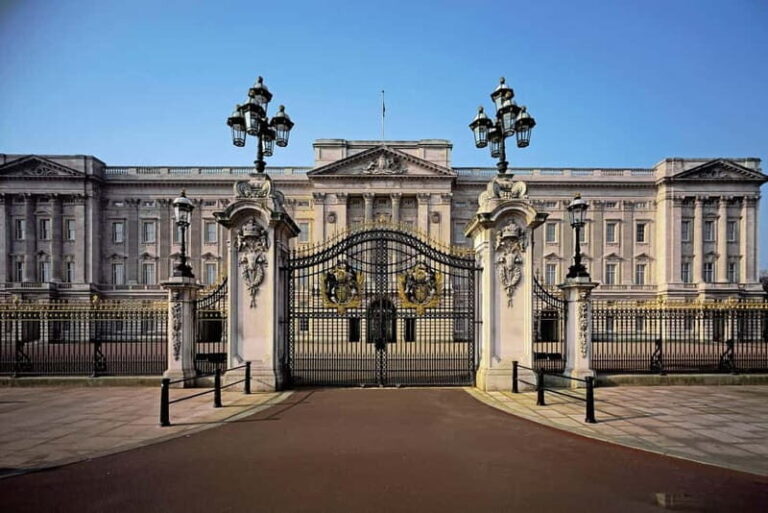 London: Buckingham Palace & Royal City Walking Tour - A Detailed Look at the London Royal & Political Landmarks Tour