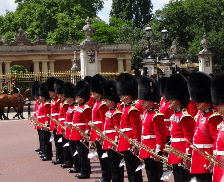 London: Changing of the Guard Experience and Landmarks Tour - The Flow and Practicalities