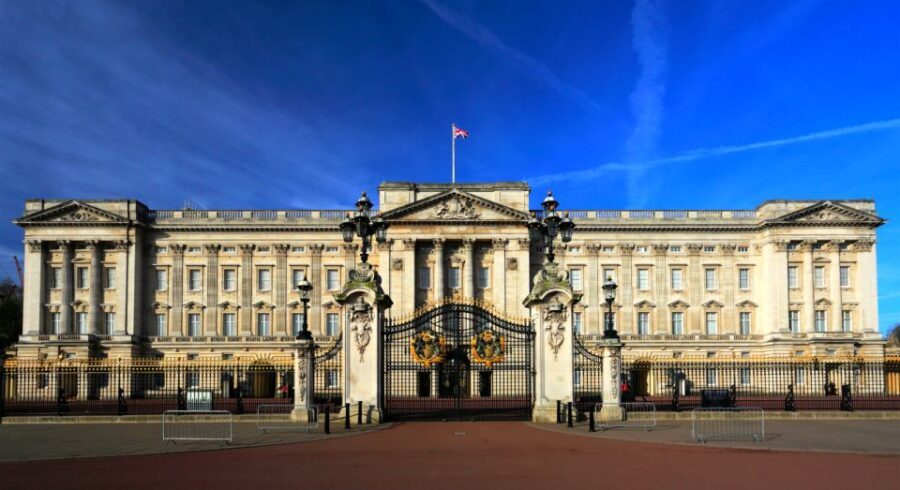 London: Changing of the Guard Walking Tour - Exploring Royal Landmarks Along the Route