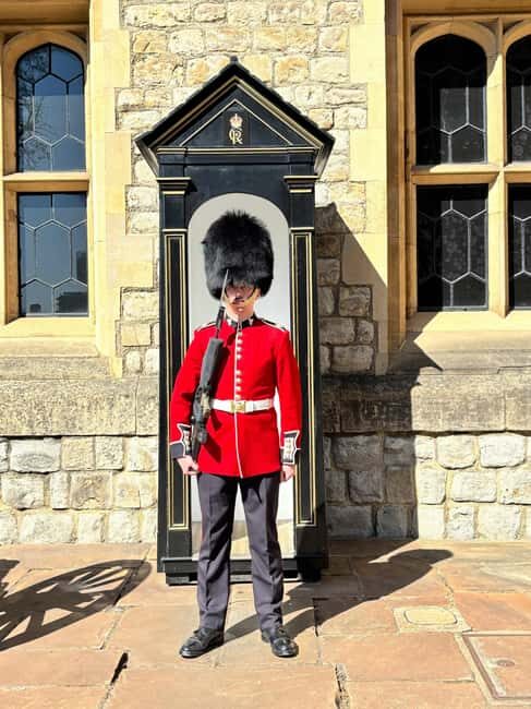 London: Hop-On Hop-Off in an Iconic Black Cab - The Sum Up