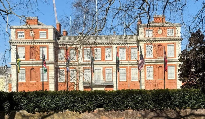 London: The Crown Royal Palaces and Royal Parks Walking Tour - Walking Through Royal Parks and Historic Streets