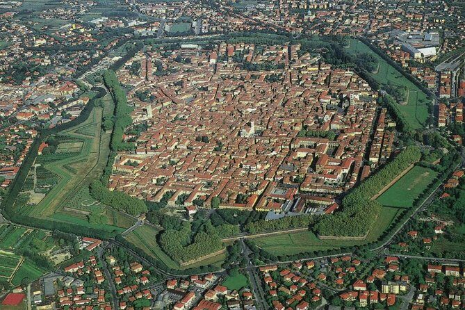 Lucca: walking tour of the city centre and the walls - The City Walls and Hidden Passages