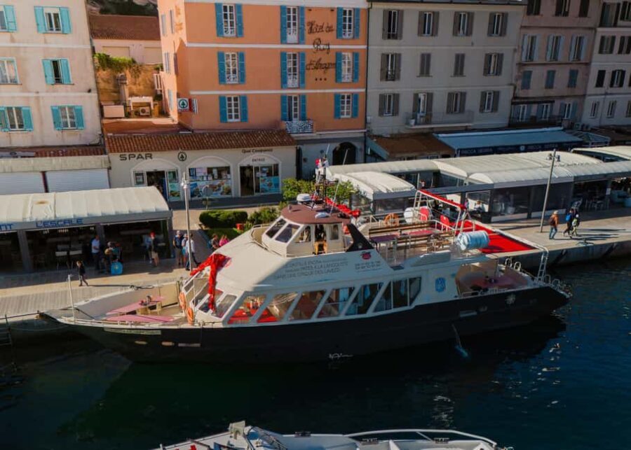 Lunch of lobster pasta in a cove in the Lavezzi Islands - Practical Details & What to Expect