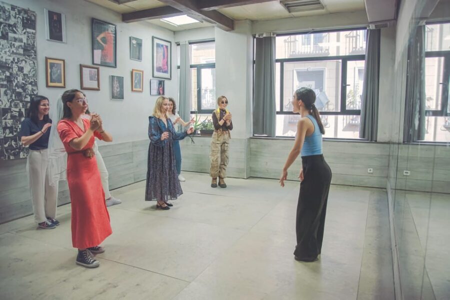 Madrid: Flamenco Class Experience - Learning the Moves