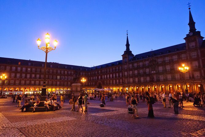 Madrid Private Night Walking Custom Tour with Tapa and a Drink - FAQs