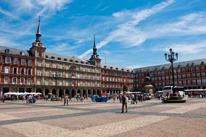 Madrid Sightseeing Guided Tour - Transportation & Group Size
