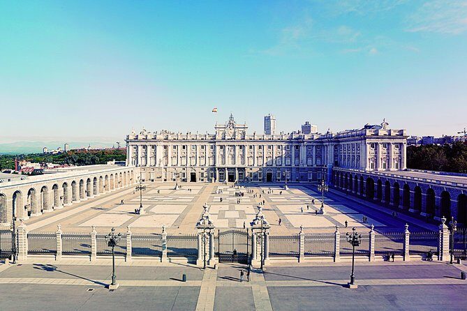 Madrid Sightseeing Tour with Royal Palace Skip the Line Ticket - The bus and walking balance
