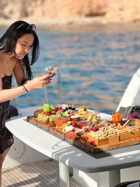 Majorca: Dinner aboard a private catamaran with snorkeling and paddle surfing - What You Can Expect: The Details