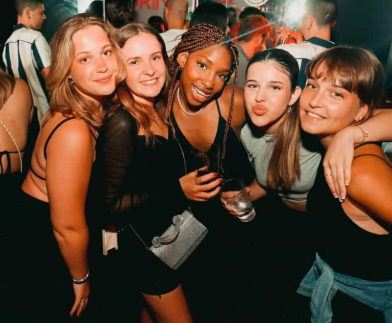 Málaga: Pub Crawl Málaga Madness - What’s Included and What’s Not