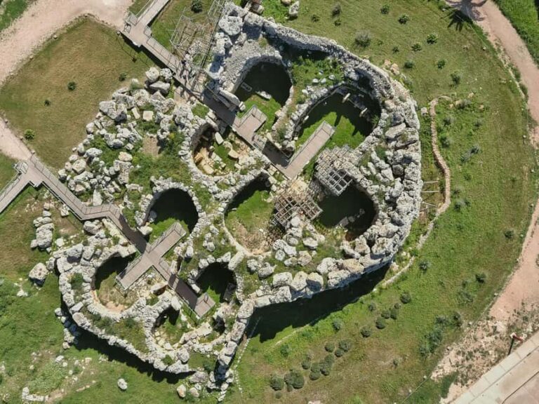 Malta: Gozo Combo  Temples, Castles & Island Heritage - Gran Castello Historic House