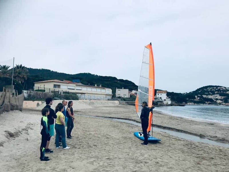 Mariehamn, Åland: Beginner Class Dynamic Windsurfing - Who Will Love This Experience?