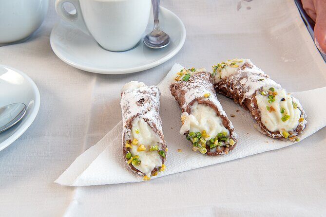 Market tour and lunch or dinner at a local's home in Siracusa - Learning the Secrets of Sicilian Cooking in a Family Kitchen