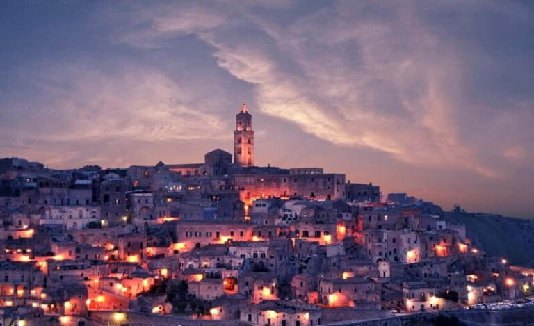 Matera Evening Tour in English - Visiting the Ancient Cave Houses