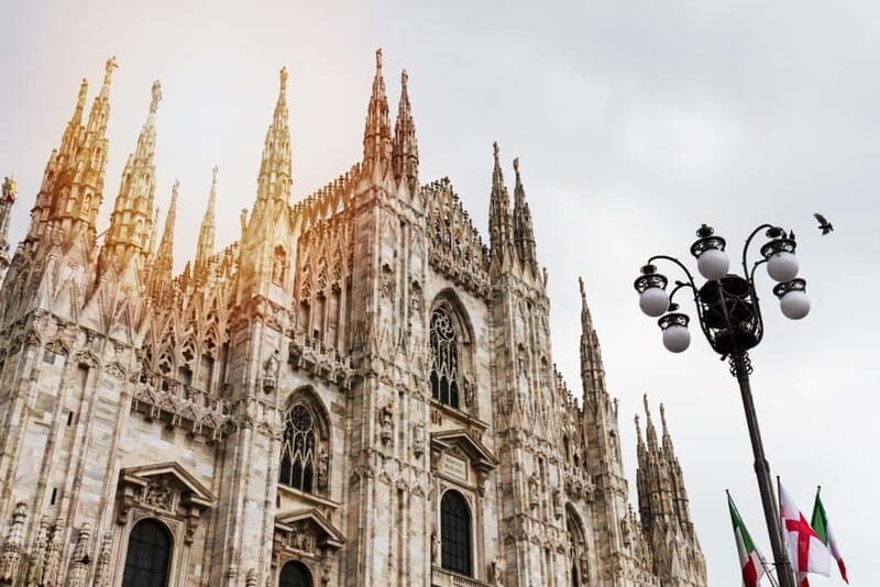 Milan: Duomo Tour with Priority Entry & Rooftop Access - Analyzing the Itinerary