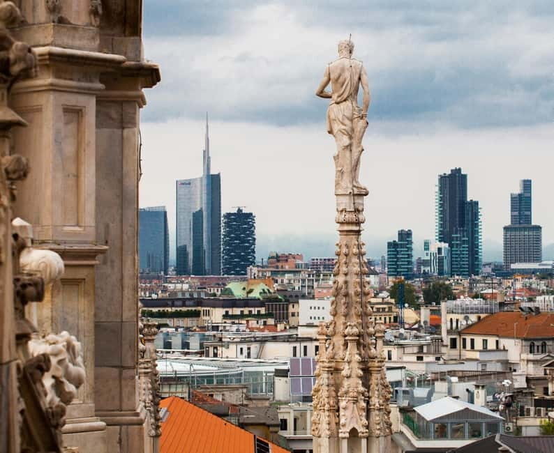 Milan: Fast Track Cathedral and Duomo Rooftop Guided Tour - Detailed Breakdown of the Itinerary