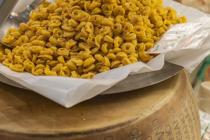 Modena city tour Walking tour in the old town - Discovering Civic and Royal Heritage