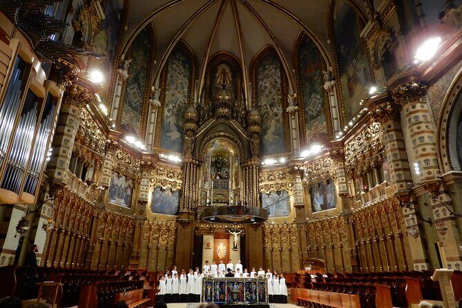 Montserrat Day Trip with Lunch and Wine Tasting from Barcelona - Exploring Montserrat’s Sacred Site
