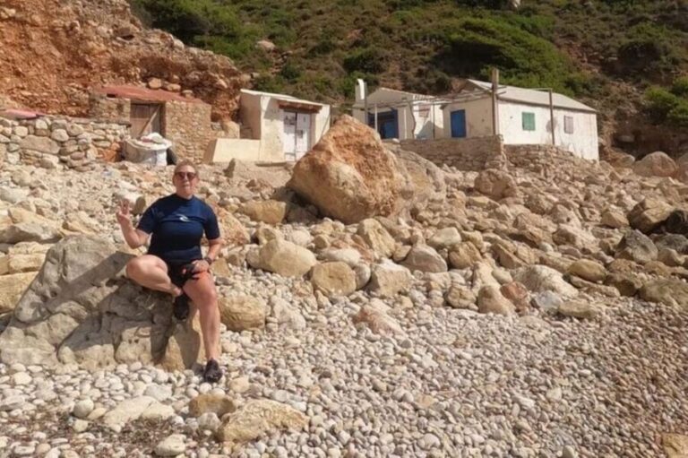 Moraig: Kayak Excursion to Moraig & Cave peces-testos - A Deep Dive into the Moraig Kayak Experience