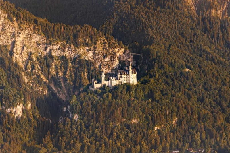 München: Rundflug München, Seen, Schlösser, Alpen abAugsburg - The Flight Path and Sights