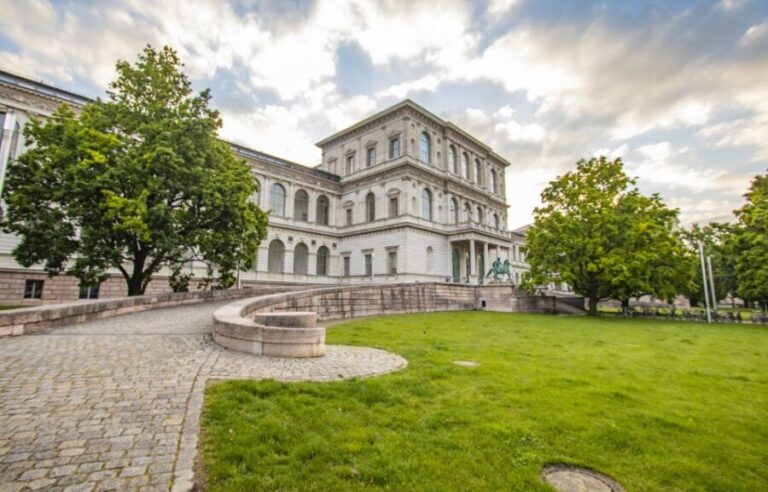 Munich: Capture the most Photogenic Spots with a Local - Exploring Munich’s Photogenic Highlights