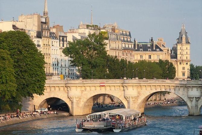 Notre Dame quartier & Ile de la Cité Private 2-Hour Walking Tour in Paris - Practical Tips for Your Tour