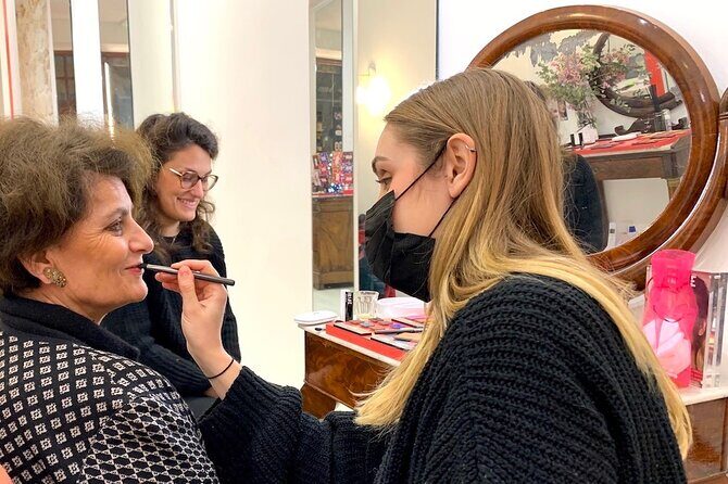 One-hour Private Makeup Class with a Pro Makeup Artist - The Sum Up
