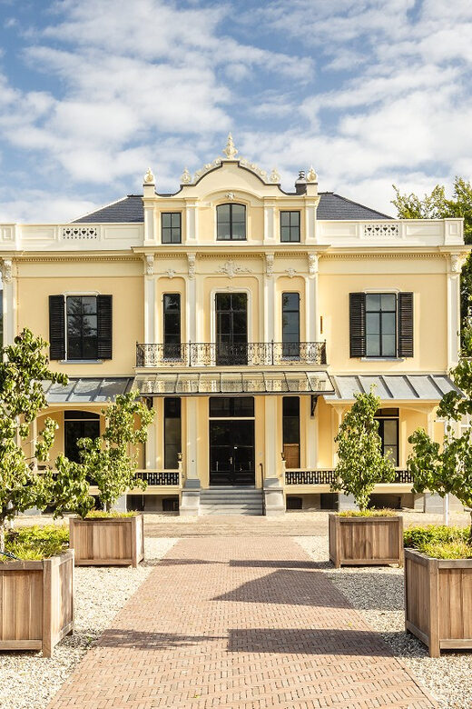 Oosterbeek: Airborne Museum Hartenstein Entry Ticket - Guides and Audio Guides