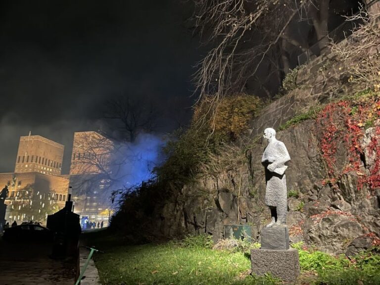 Oslo: Historic Myths & Legends Evening Walking Tour - What It Feels Like to Experience the Tour