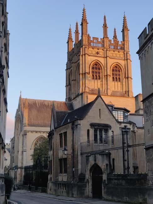 Oxford: Tolkien, Lewis and Alice Walking Tour. Small group! - The Iconic Eagle and Child Pub