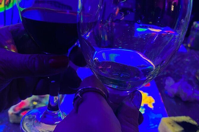 Paint a neon fluorescent picture while drinking unlimited wine - Group Size & Accessibility