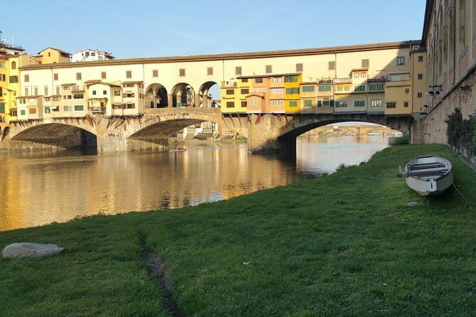 Palaces and Piazzas: A Self-Guided Audio Tour of Florence - Crossing Ponte Vecchio: History and Unique Charm