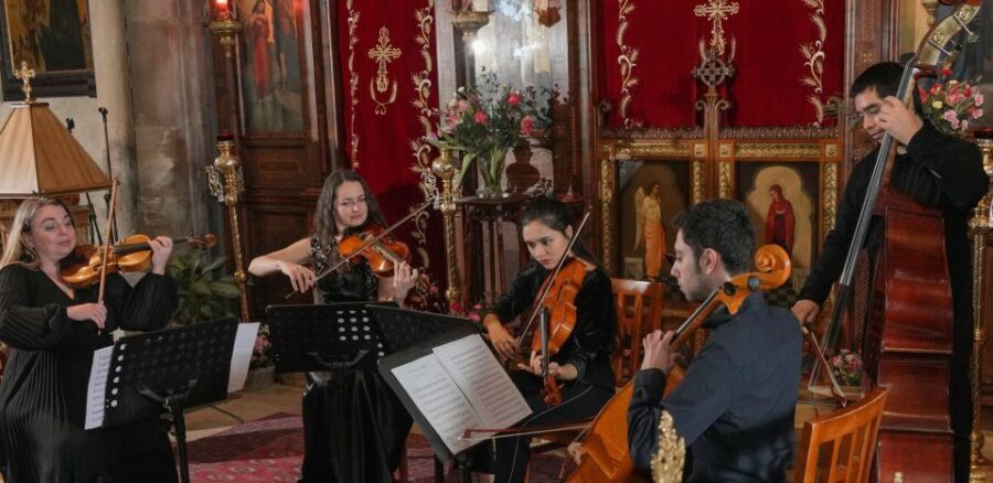 Paris: Classical Music Concert in Saint-Julien-le-Pauvre - A Well-Balanced Cultural Escape