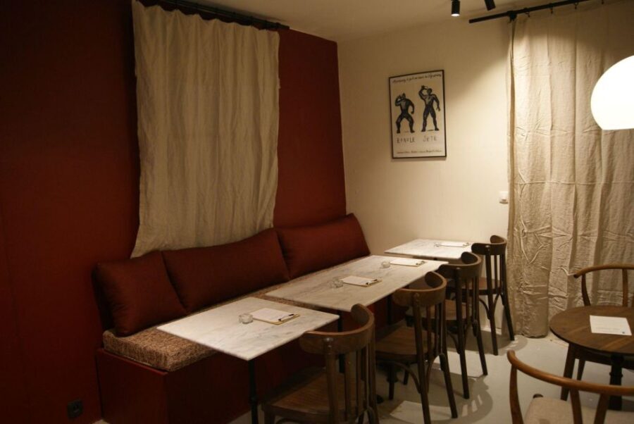 Paris : French wine tasting in Montmartre - The Guide: Knowledgeable and Approachable