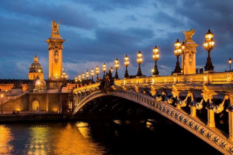 Paris: Illuminated Walking Tour - Experience Quality and Practical Details