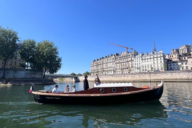 Paris Private Boat Tour with Champagne - The Experience: An In-Depth Look at the Tour
