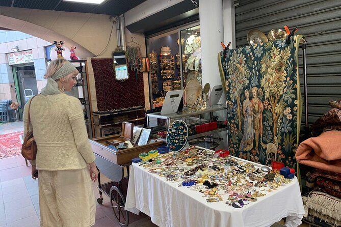 Paris: Saint Ouen Flea Market Guided Tour with Local Guide - Who Should Consider This Tour?
