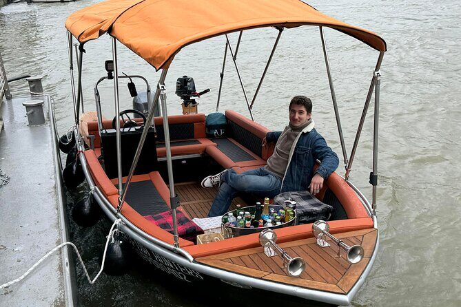 Paris Seine River Private or Shared Boat Tour - Navigating the Itinerary: What to Expect from Each Stop